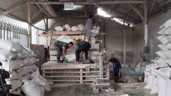 Koramil Pamekasan komsos di kelurahan kangenan