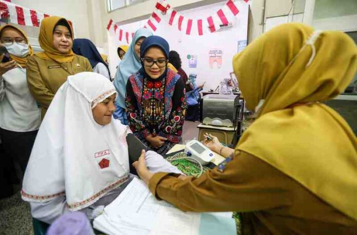 Rini Indriyani pantau Bias Pemkot Surabaya Optimalkan Imunisasi HPV dan Cek Kesehatan Gratis