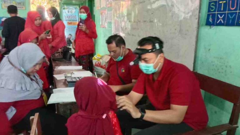 Satgas Tmmd Ke-125 Kodim 0826 Gandeng Rsud Mohammad Noer Pamekasan Beri Pelayanan Kesehatan Di Sdn 1 Tlanakan