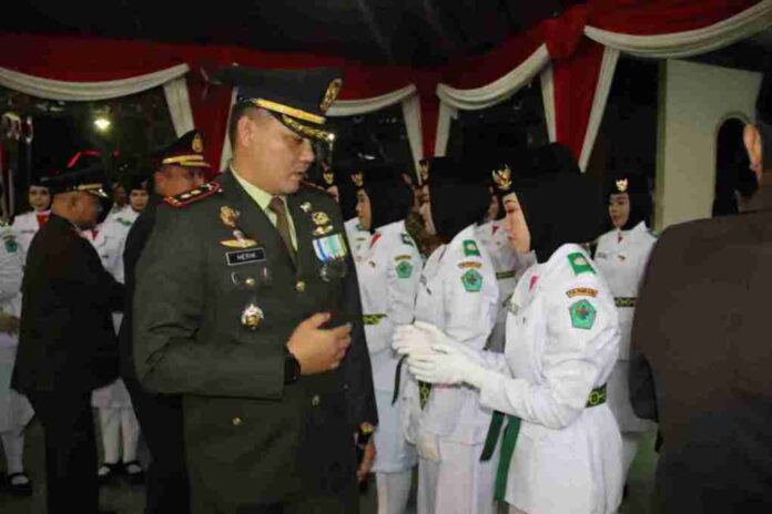dandim pamekasan hadiri paskibraka Dandim 0826 Pamekasan Hadiri Pengukuhan Paskibraka
