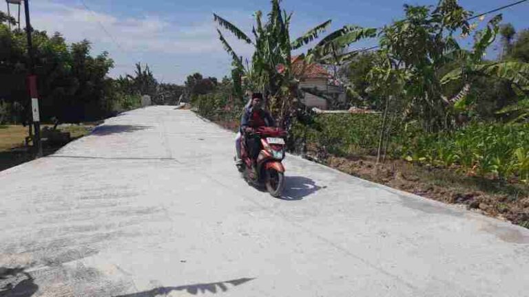 Program Tmmd Ke-125 Kodim 0826 Pamekasan: Pembangun Jalan Rabat Beton Desa Kramat Rampung