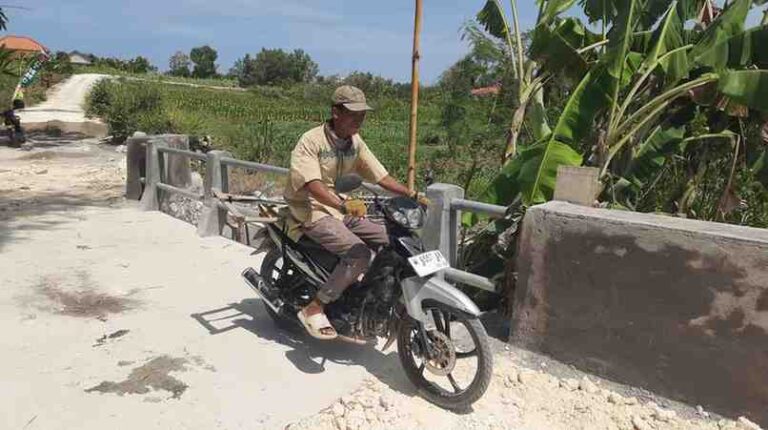 Jembatan Dusun Kramat Attas Sudah Bisa Dilalui Kendaraan, Satgas Tmmd Ke-125 Kodim 0826 Pamekasan Diapresiasi