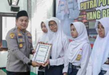 Kapolres Jombang beri Beasiswa Putra Putri PNPP Polri yang Berprestasi