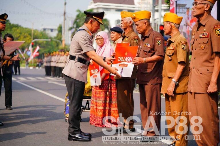 Kapolri Pimpin Upacara Hari Juang Polri Di Surabaya