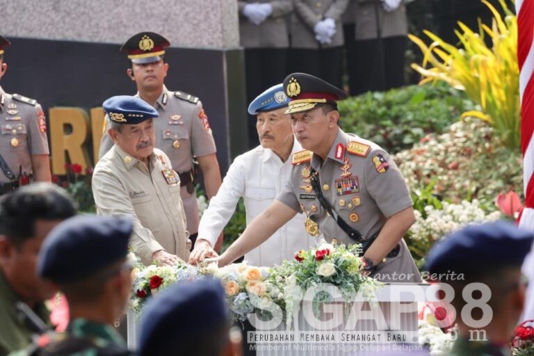 Kapolri Resmikan Patung M. Jasin Di Monumen Polisi Istimewa Surabaya