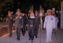 Gubernur Jatim Pimpin Apel Kehormatan dan Renungan Suci di TMP Surabaya