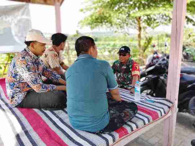 pelda bondan Babinsa Koramil 0826-08 Palengaan Komsos Dengan Warga Binaan di Dusun Galisan