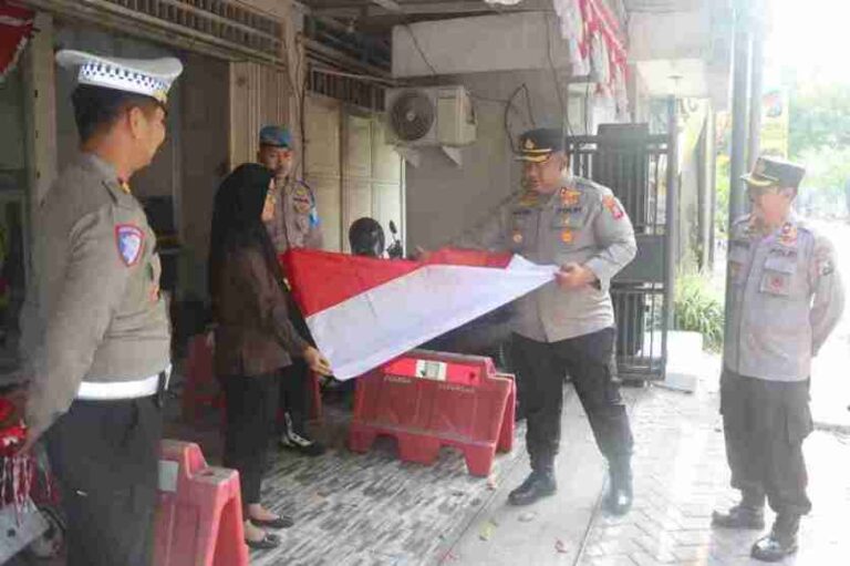 Polres Pasuruan Gelar Gebyar Bendera Merah Putih Di Bangil