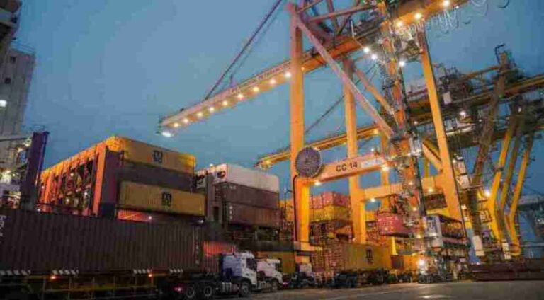 Terminal Petikemas Surabaya Catat Arus Peti Kemas Bulan Juli 2025 Tetap Kuat