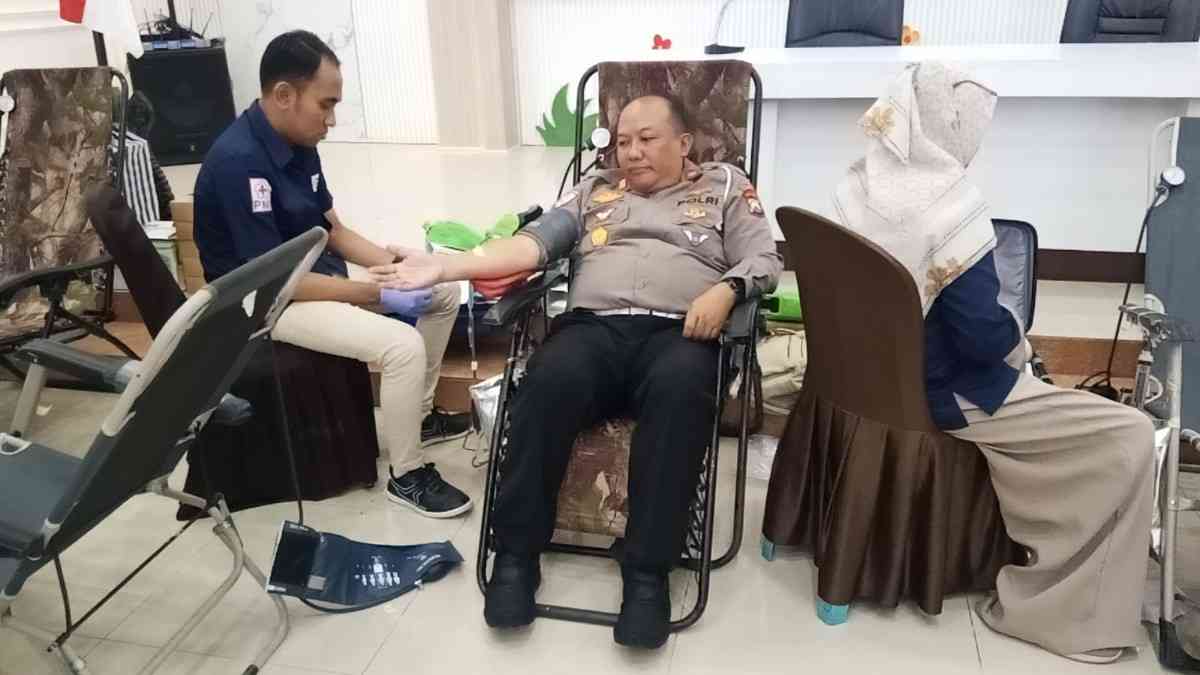 Kasatlantas Polres Pamekasan Donor Darah