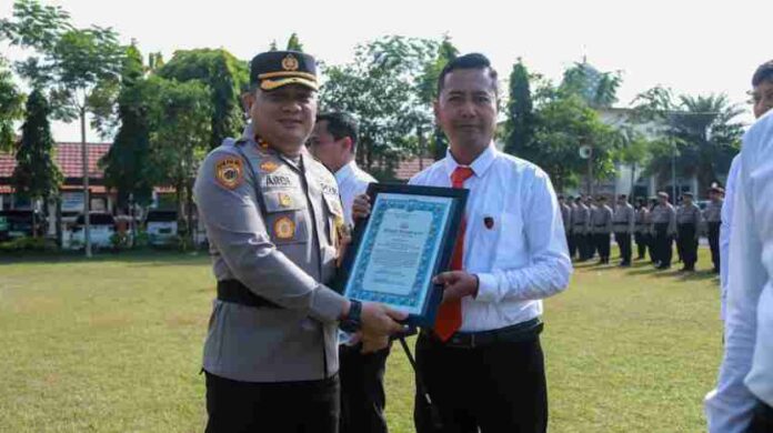 Kapolres Jombang Beri Penghargaan kepada 17 PNPP Berprestasi