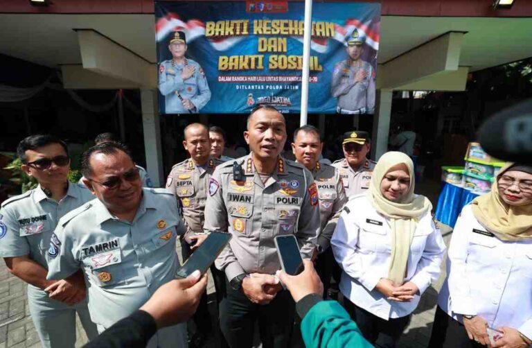 Ditlantas Polda Jatim Gelar Bakti Sosial Dan Kesehatan