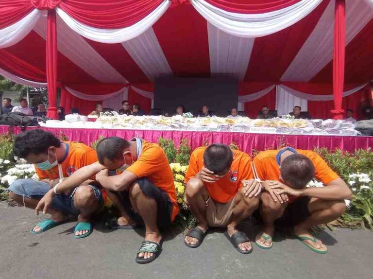Polrestabes Surabaya Bekuk Empat Kurir Narkoba Jaringan Jawa-Kalimantan