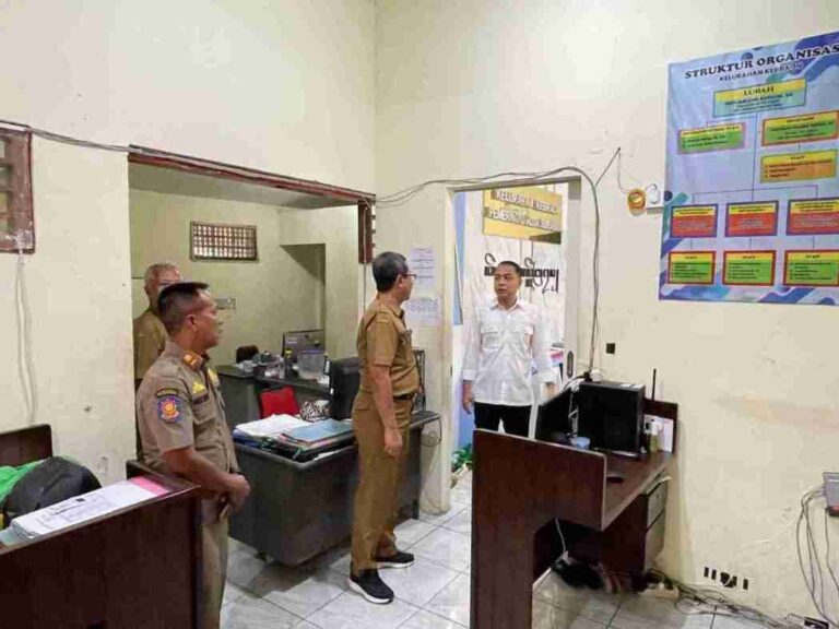 Walikota Surabaya Beri Peringatan Keras Oknum Pegawai Kelurahan Terbukti Pungli Adminduk