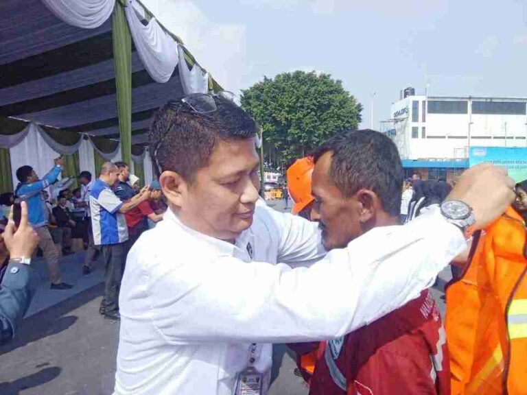 Puncak Harhubnas 2025, Ksop Kelas Ii Gresik Gelar Upacara Dan Bagi 200 Life Jacket