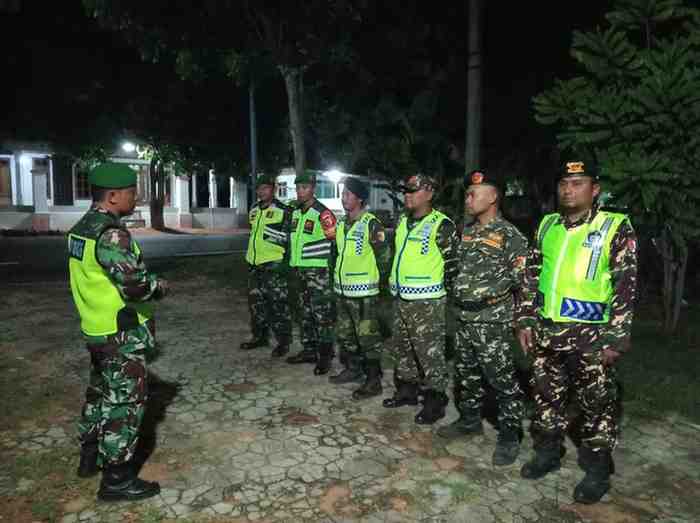 Jaga Kondusifitas Wilayah Binaan, Koramil 0826-13 Pasean Lakukan Patroli