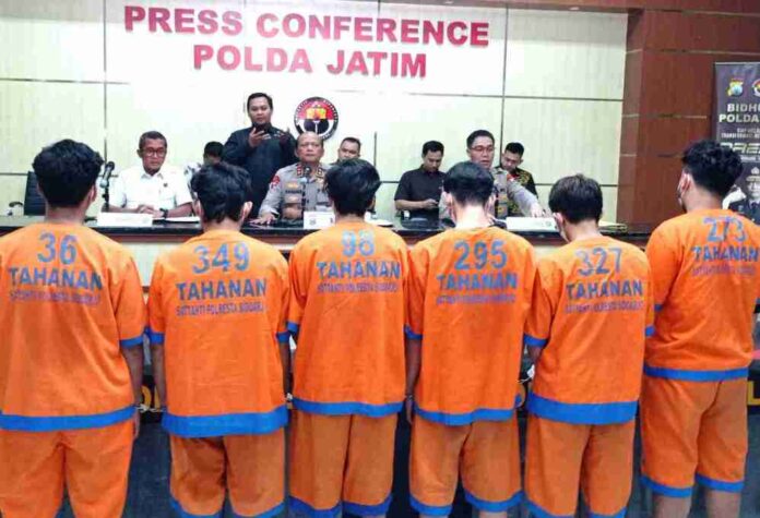 polda jatim perusuh demo