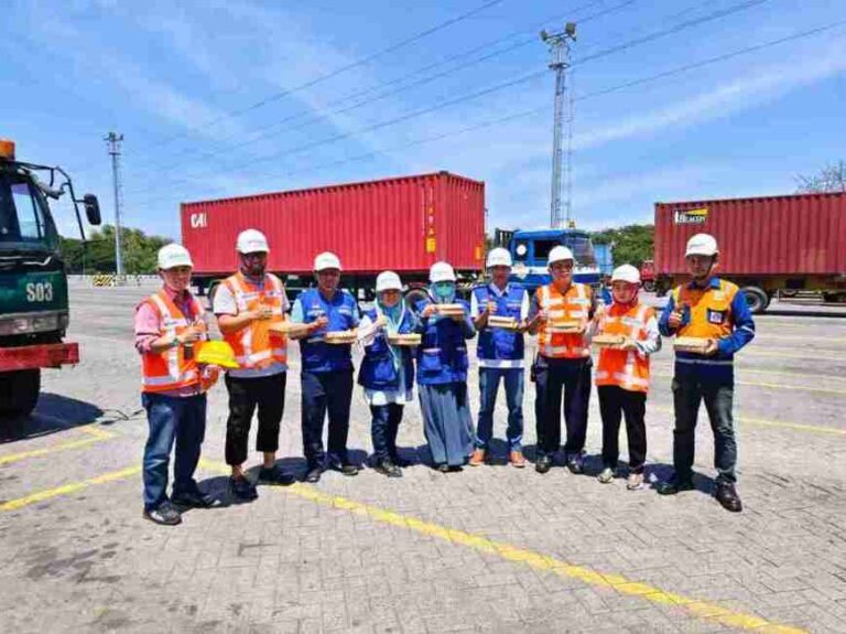 Tps Perkuat Peran Sosial Via Program Pelindo Peduli Pengemudi Truk Pelabuhan