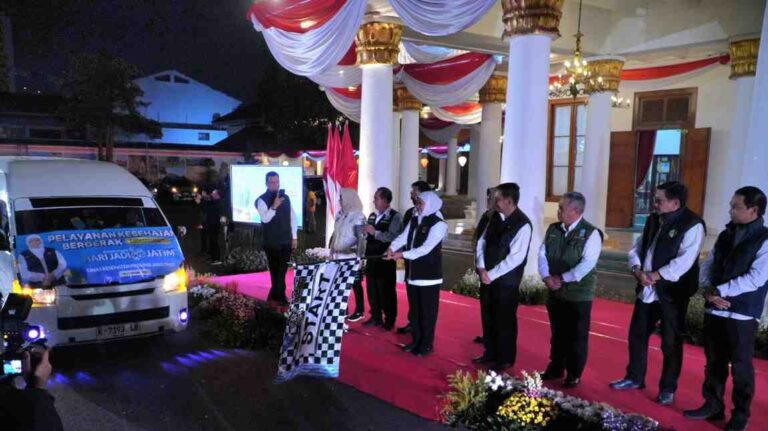 Gubernur Jatim Lepas Tim Yankes Bergerak Layani Warga Pulau Kangean