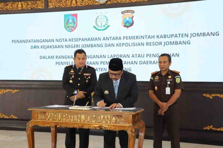 Perkuat Sinergi Berantas Korupsi, Pemkab Jombang Bersama Kejaksaan Negeri Dan Polres Teken Mou