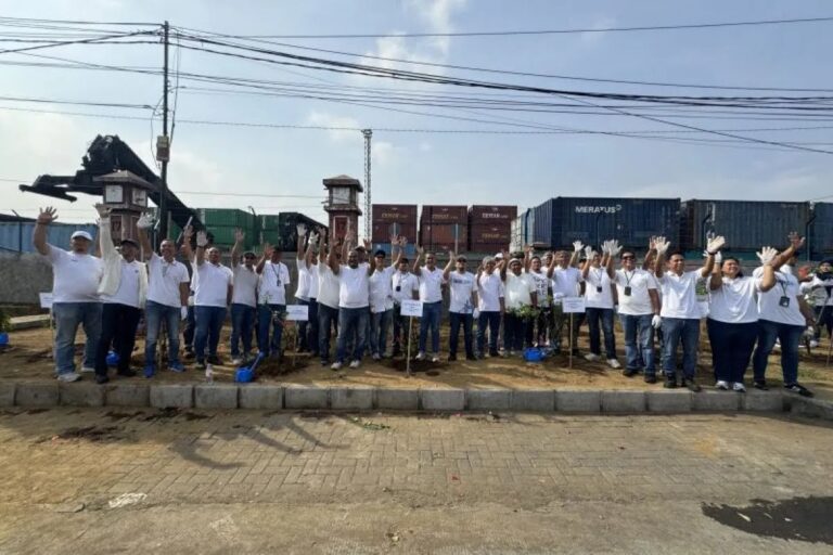 Pelindo Regional 3 Hijaukan Kawasan Prapat Kurung Surabaya