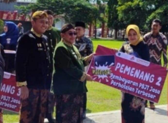 bapenda Sumenep berikan piagam