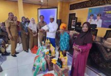 Dinsos P3A Sumenep Serahkan Paket Sembako kepada 400 Lansia dan Disabilitas