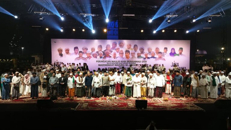 Haji Her Bersama Masyarakat Madura Se-Jabodetabek Rayakan Maulid Nabi Di Monas