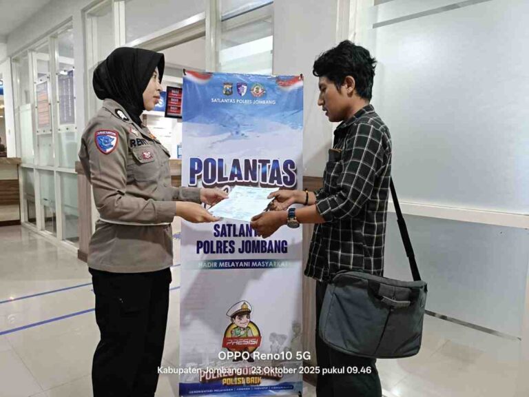“Polantas Menyapa” Sapa Warga Di Satlantas Polres Jombang, Berikan Pelayanan Humanis