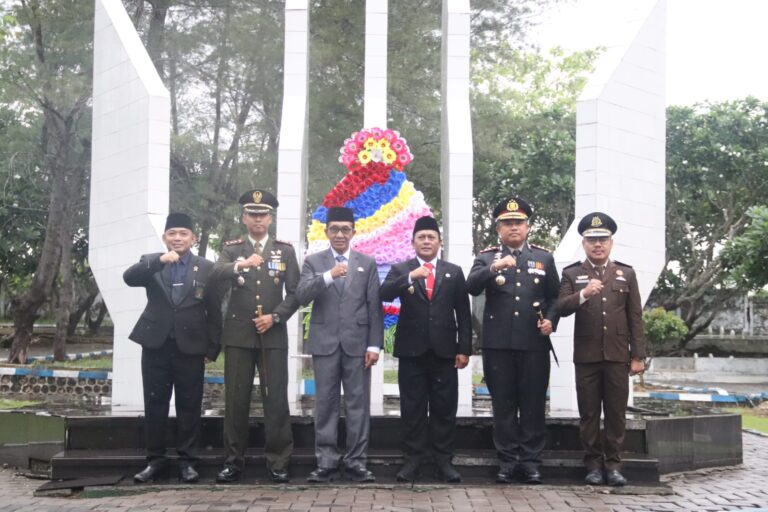 Dandim 0826 Pamekasan Pimpin Ziarah Hari Pahlawan 10 November 2025