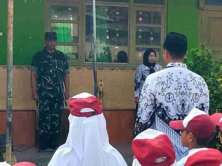 Danramil 0826-01 Pamekasan Pimpin Upacara Di Sdn Jungcangcang 5