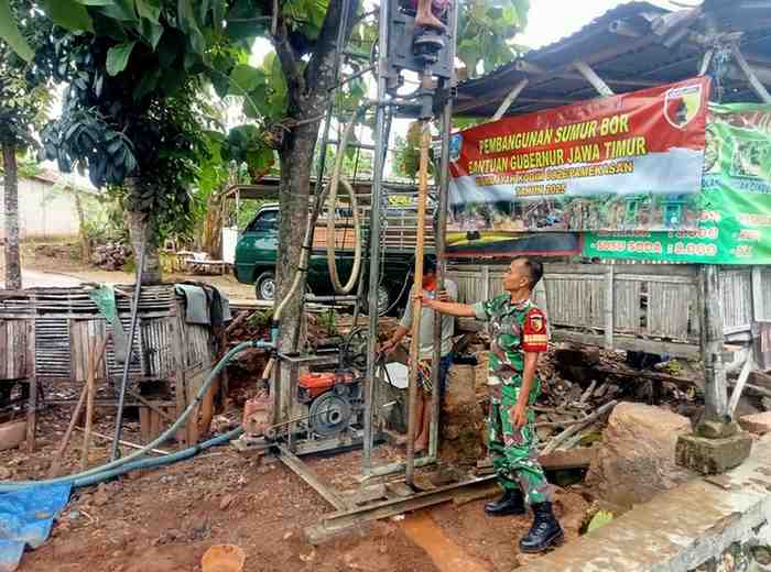 Babinsa Koramil 0826-05 Larangan Pendampingan Pengeboran Sumber Air Di Dusun Barat Sungai