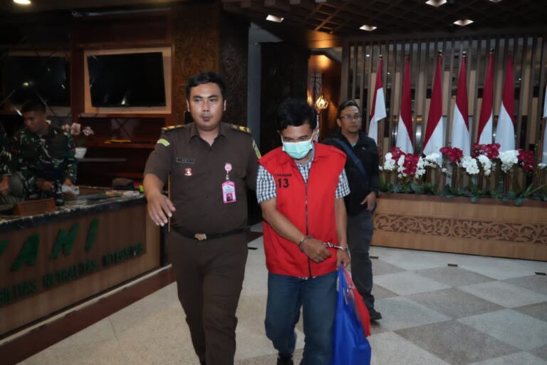 Korupsi Bsps, Kejati Jatim Tahan Pejabat Dinas Perumahan Rakyat Kabupaten Sumenep