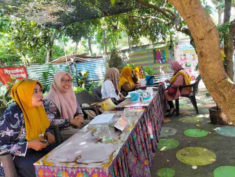 Babinsa Koramil 0826-01 Pamekasan Dampingi Giat Posyandu Di Kelurahan Parteker