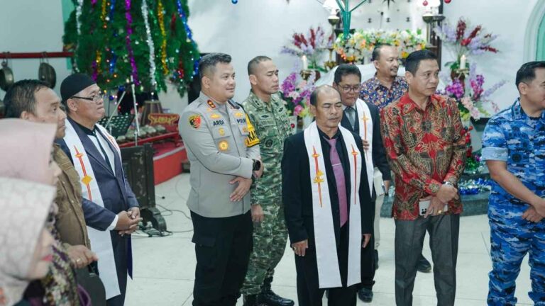 Polres Jombang Pastikan Perayaan Natal 2025 Aman, Kapolres Kunjungi Gereja Dan Pos Pengamanan