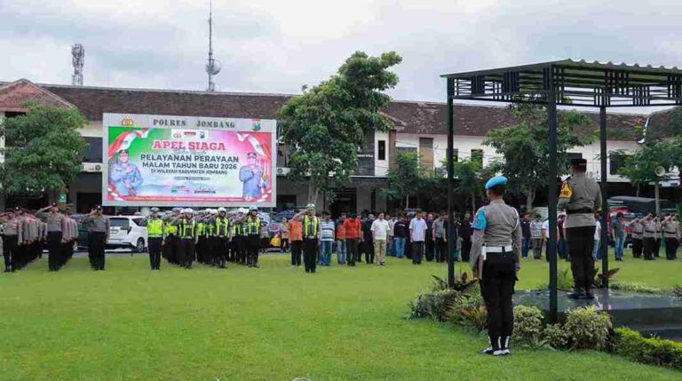 Ratusan Personel Polres Jombang Disiagakan Dalam Pelayanan Pengamanan Malam Tahun Baru 2026