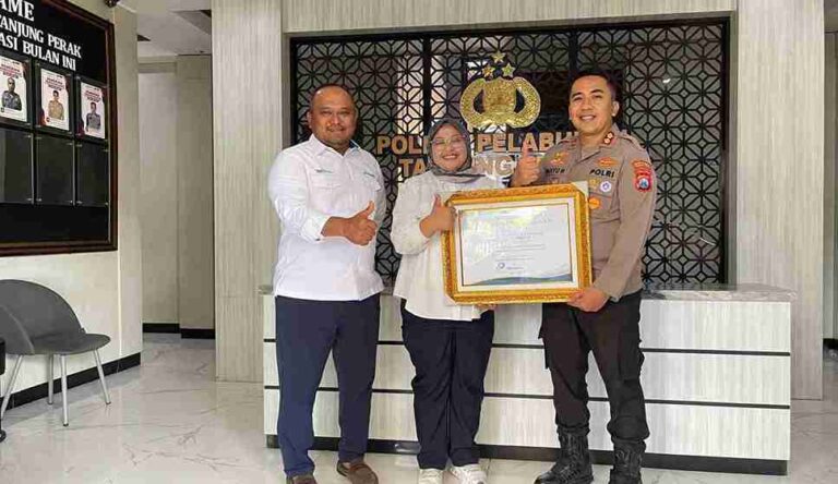 Polres Pelabuhan Tanjung Perak Terima Penghargaan Dari Pt Pelindo