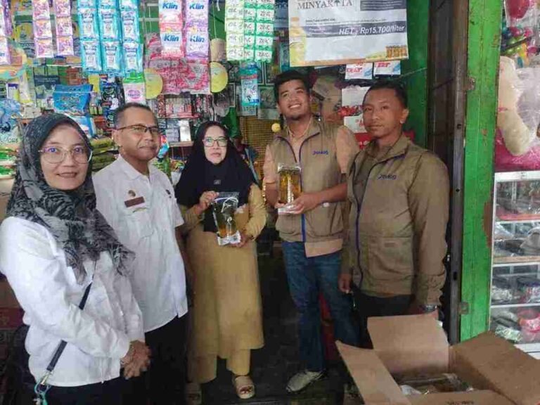 Bulog Madura Dan Diskop Ukm Perindag Sumenep Pantau Harga Minyak Goreng Kita Di Pasar Anom Baru