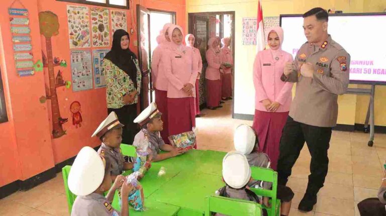 Kapolres Nganjuk Kunjungi 2 Tk Kemala Bhayangkari