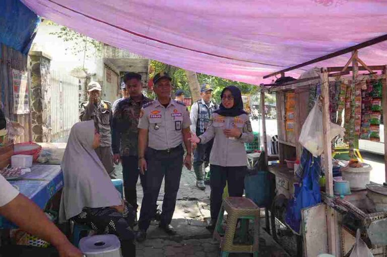 Dishub Jombang Bersama Instansi Terkait Operasi Edukasi Tertib Parkir
