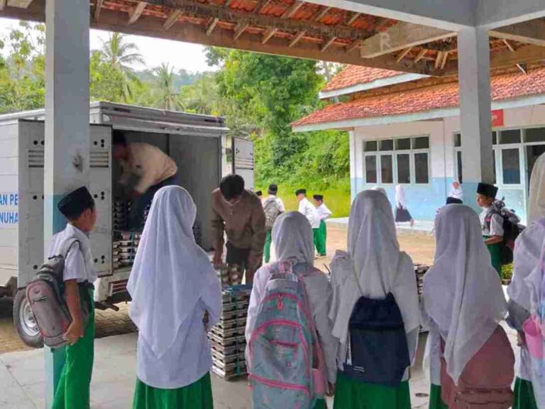 Implementasi Mbg Di Sumenep: Kualitas Menu Sppg Pakamban Laok 2 Puaskan Penerima Manfaat