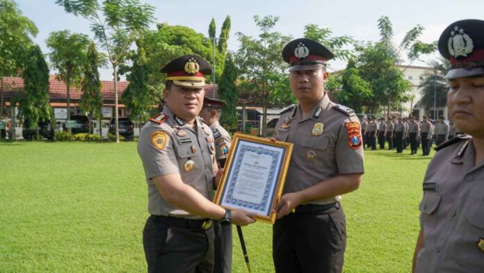 Kapolres Jombang Beri reward anggota