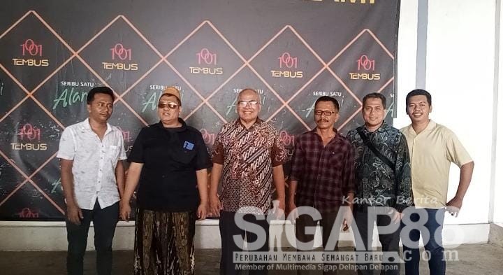 Ketua Komwasjak Ke Madura Tinjau Langsung Gudang Produksi Rokok Kretek 1001 Alami Di Kadur