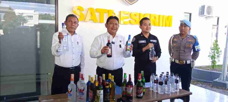 Razia Jelang Ramadhan, Polres Pamekasan Sita Ratusan Botol Miras
