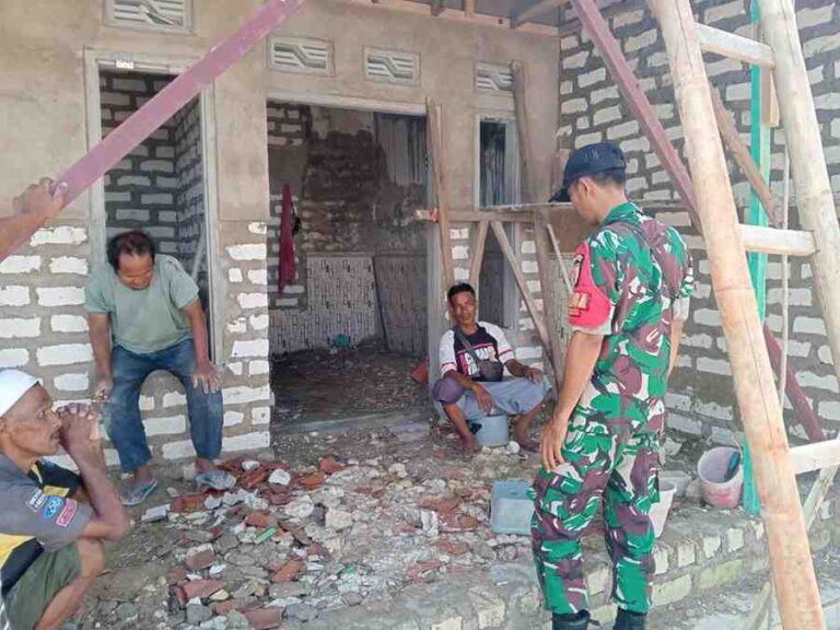 Pembinaan Teritorial, Babinsa Koramil 0826-13 Pasean Lakukan Komsos