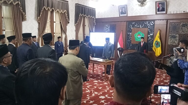 Bupati Pamekasan Lantik Taufikurrachman Sebagai Sekda Definitif
