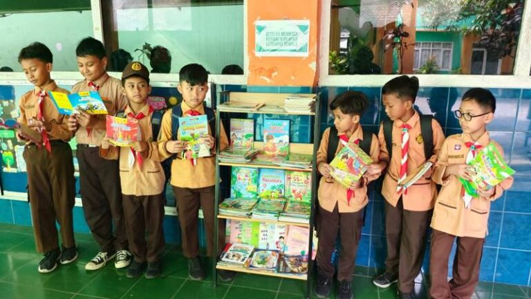 Dukung Literasi Anak Sejak Dini, Tps Donasikan 800 Buku Untuk Sd Di Kota Malang