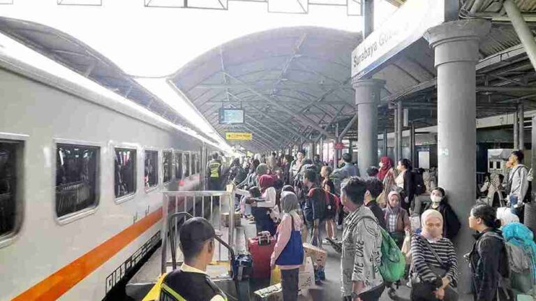 382 Ribu Tiket Kereta Api Periode Lebaran 2026 Tersedia, Kai Daop 8 Surabaya Imbau Masyarakat Rencanakan Perjalanan Lebih Awal