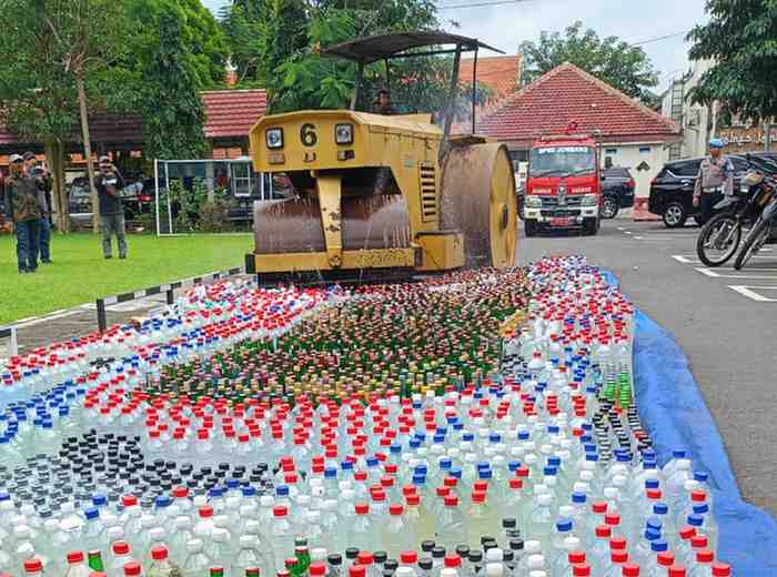Komitmen Polres Jombang Musnahkan Miras Jelang Ramadhan