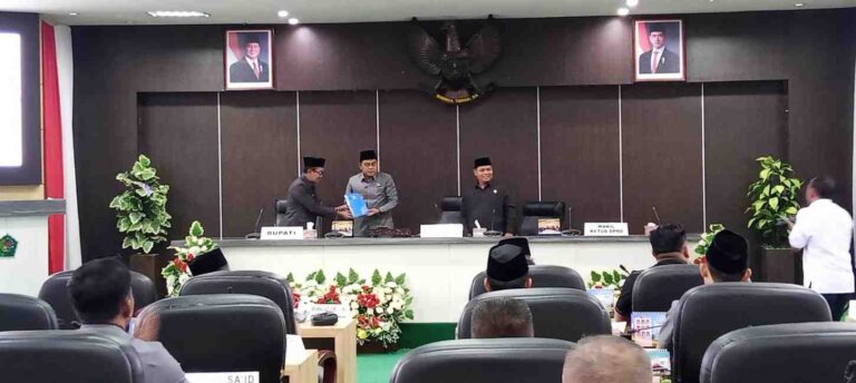 Rapat Paripurna Dprd Pamekasan: Penyampaian Jawaban Bupati Atas Pandangan Umum Fraksi-Fraksi